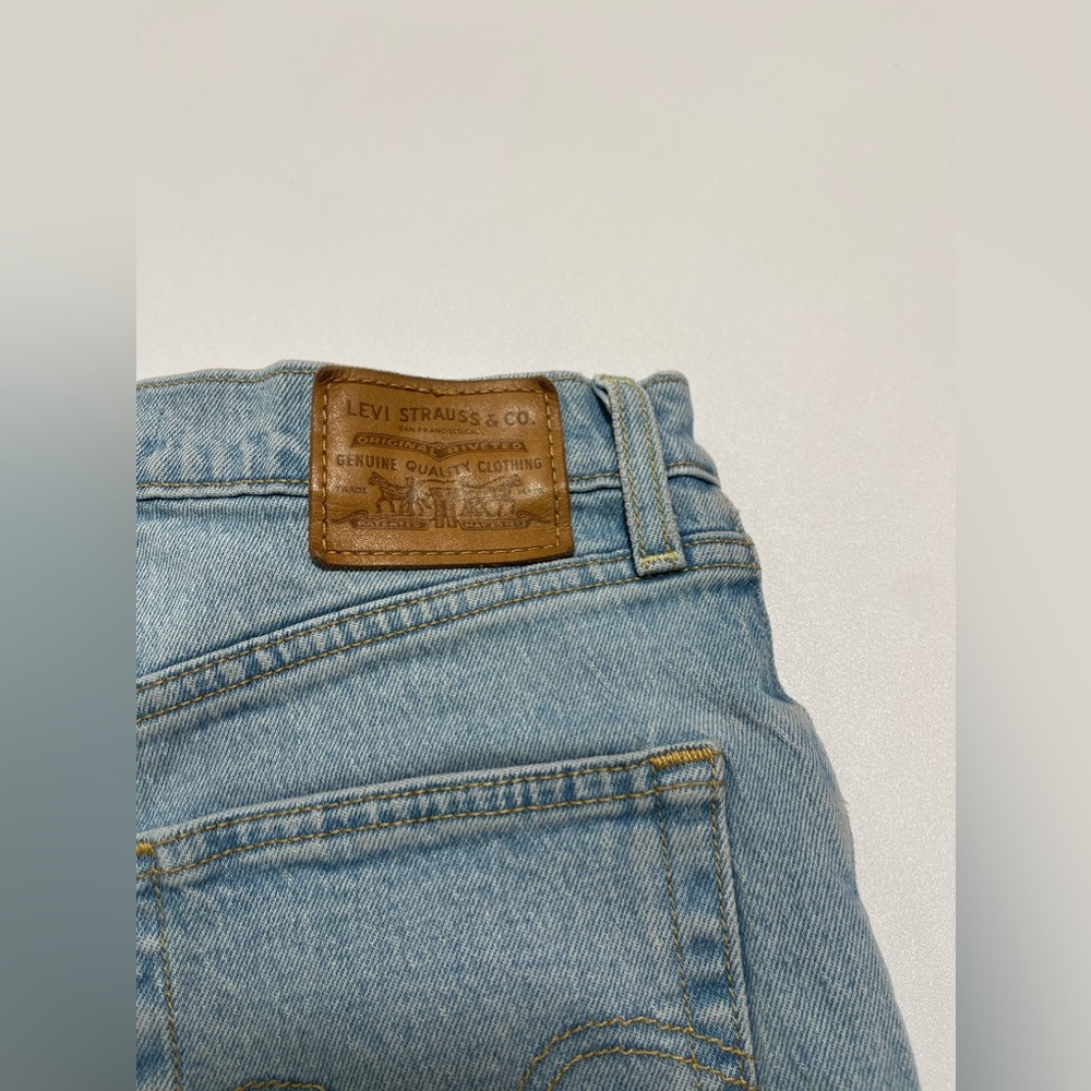 LEVI Ribcage High Rise Shorts 27 - Picture 2 of 4